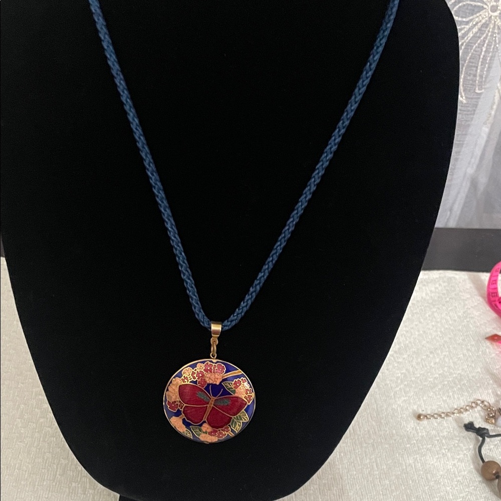 Vintage Elegant Floral Pendant Necklace
